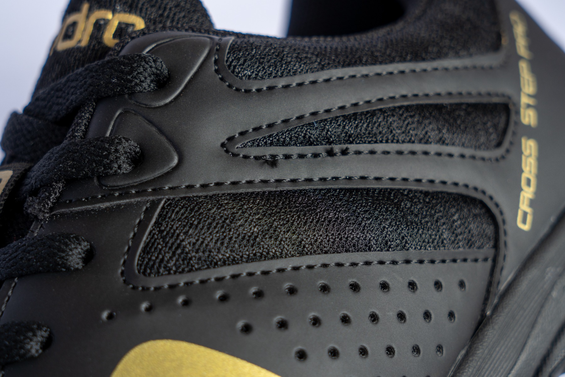 Shoes Cross Step Pro Black & Gold